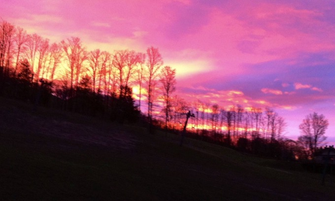 Boyne Falls Complejo | 🌞💥🏈 2 Bedroom 2 bath suite, kitchen, dining & living room, sleeps 6 3-4nites