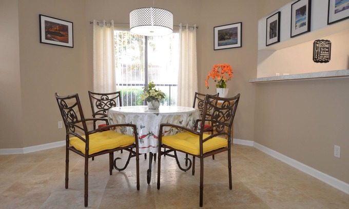 Westchase Apartamento | 2 Bedroom 2 Bath townhome super clean private yard