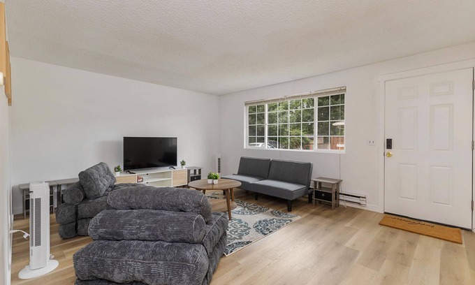 Picnic Point-North Lynnwood Casa | 2 bedroom, 3 bed Lynnwood home - Quiet and Convenient