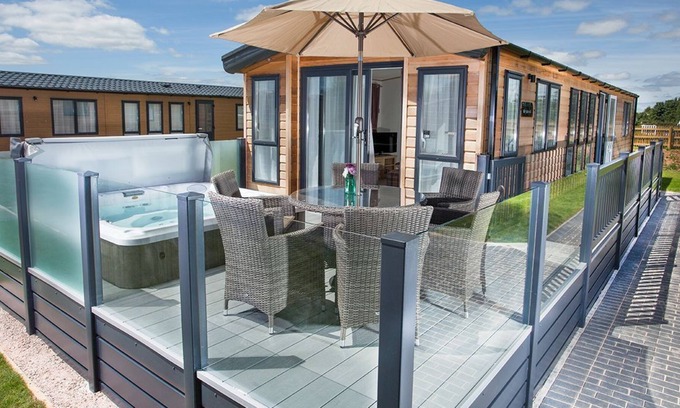 Clyst St Mary Cabina | 2 bedroom accommodation in Clyst St Mary, Nr Exeter