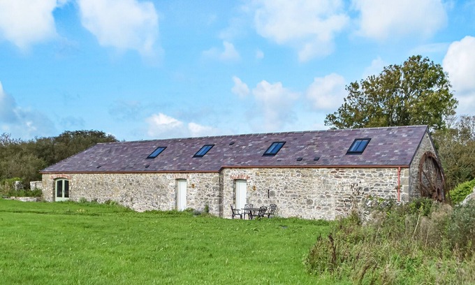 Pembroke Cabaña | 2 bedroom accommodation in Castlemartin