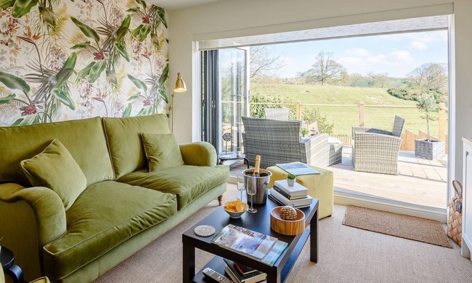 Tealby Cabaña | 2 bedroom accommodation in Tealby, near Market Rasen