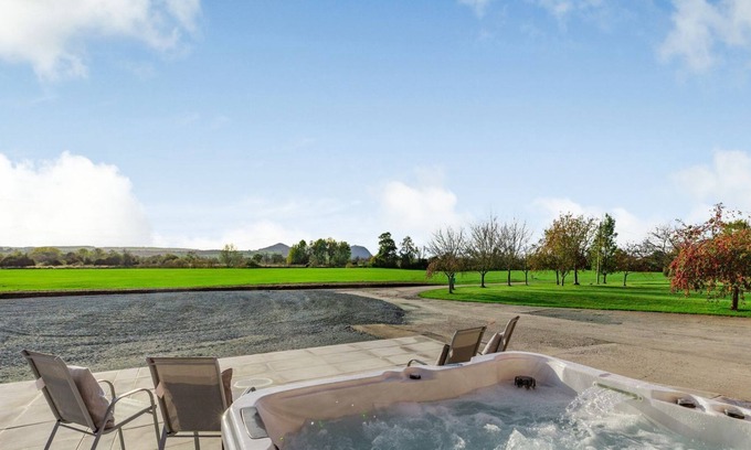 Halfway House Cabaña | 2 bedroom accommodation in Oswestry