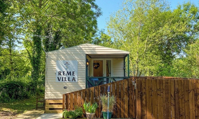 Richmond Cabaña | 2 bedroom accommodation in Scorton, near Richmond
