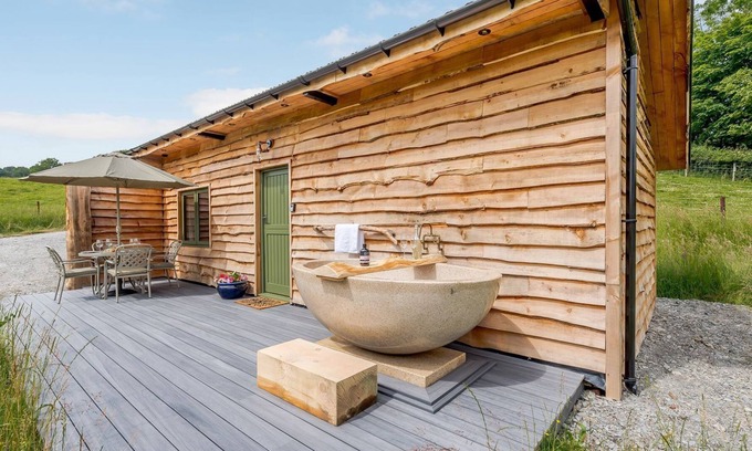 Caersws Cabaña | 2 bedroom accommodation in Llanidloes, near Newtown