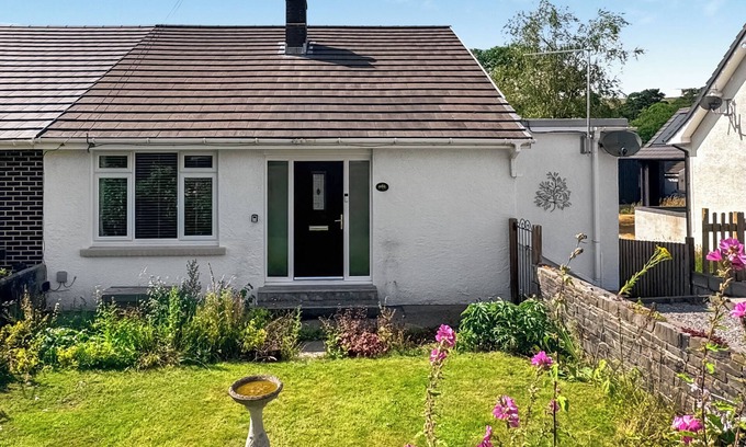 Seven Sisters Cabaña | 2 bedroom accommodation in Seven Sisters Neath, near Swansea