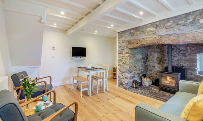 Dinas Cabaña | Alojamiento de 2 habitaciones en Aberdesach, near Caernarfon