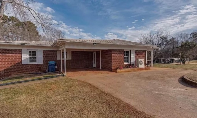 Forest City Casa | 2-bedroom house with WiFi, AC in delightful Forest City