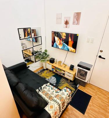 Mandaluyong Apartamento | 2 Bedroom and Bathroom Staycation Condo in Mandaluyong City near BONI MRT with WIFI and KARAOKE and POOL