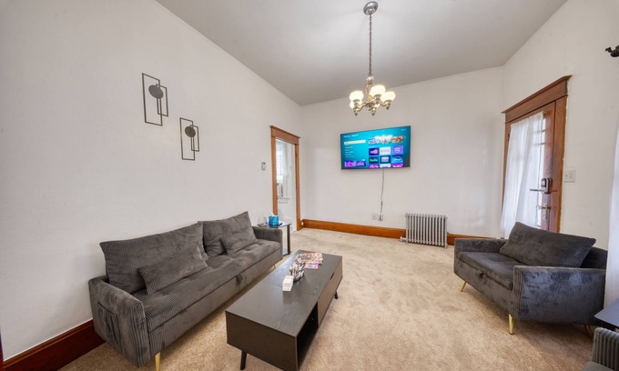 Carbondale Apartamento | 2-bedroom apartment in awesome Carbondale with AC