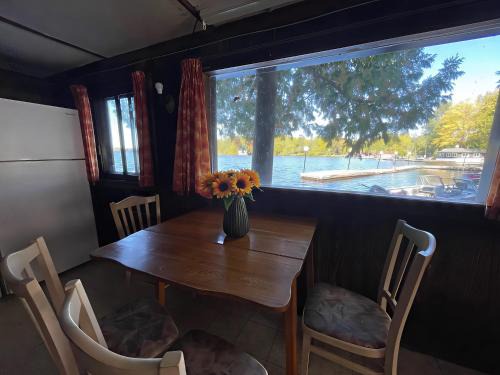 Rosedale Casa | 2-bedroom Balsam Lake Lower Boathouse #1A