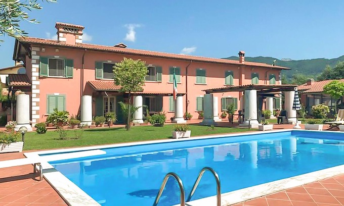 Querceta Apartamento | 2 bedroom beautiful apartment in Querceta