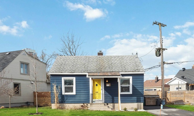 Civic Hospital - Experimental Farm - Central Park Casa | 2 Bedroom Bungalow, Sofabed, Netflix