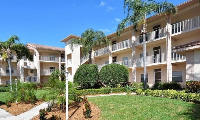 Palmer Ranch Condominio | 2 Bedroom Condo 427612 by Houzlet
