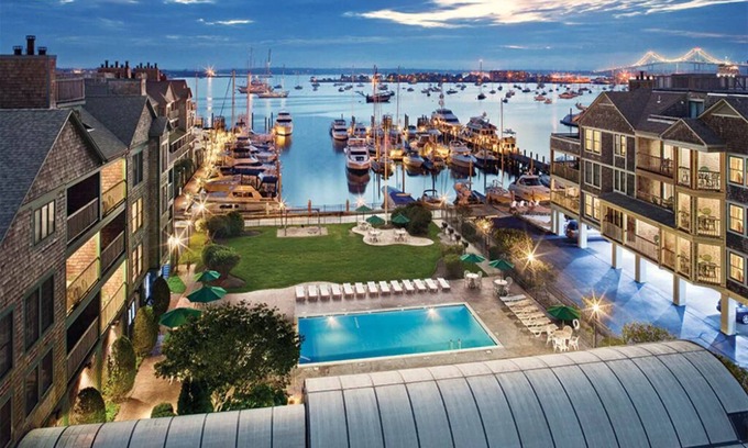 Historic Hill Condominio | 2 Bedroom Condo, Kitchen, Sleeps 6, Downtown Newport, Wyndham Onshore Resort!