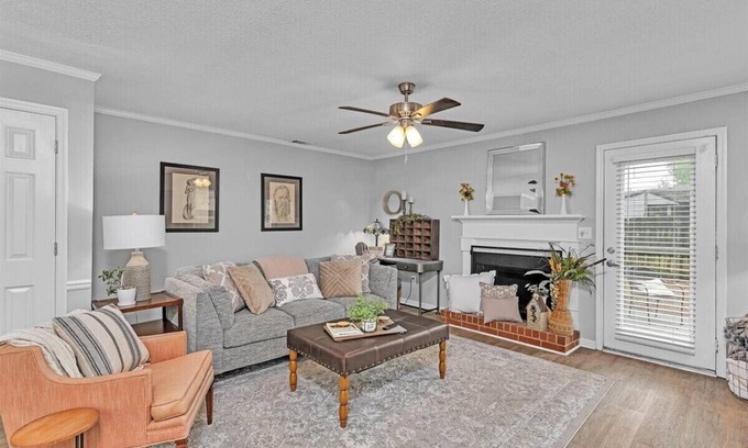 National Hills Casa | 2-bedroom home with 1.5 bathrooms and fully fenced backyard. The sleeping arrangements are 1 king bed and 1 queen bed.