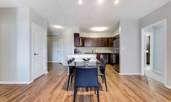 White Plains Apartamento | 2 Bedroom in White Plains - 40-Min Train from NYC