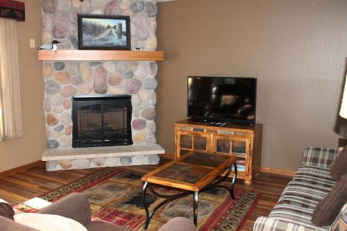 Eagle River Casa | 2 Bedroom Lower Lakefront Condo, Wild Eagle Lodge #116