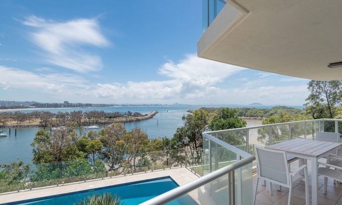 Buddina Apartamento | 2 bedroom luxurious apartment surrounded by the ocean with pool beach views