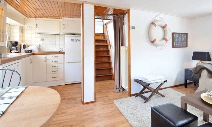Eastern Docklands Alquiler De Eote | LOVELY HOUSEBOAT NEAR CITY CENTER - Dos Habitaciones , Capacidad 4
