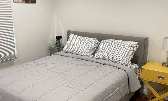 Shirley Casa | 2 Bedroom Ranch style house with newly renovated kitchen and bathroom