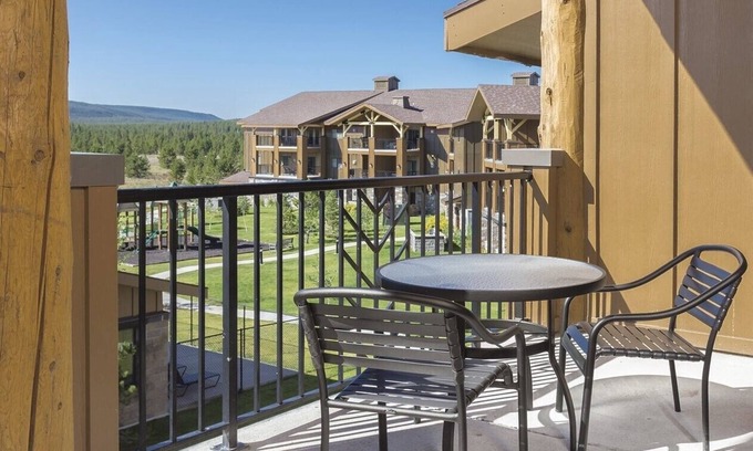 West Yellowstone Complejo | 2-bedroom resort in brilliant West Yellowstone with AC, fitness room, WiFi