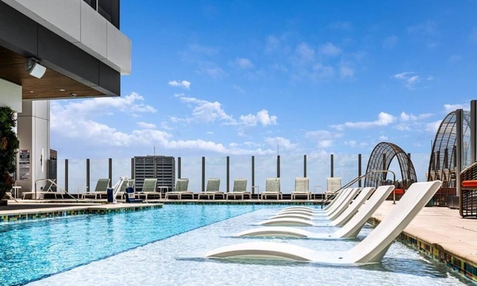 Downtown Atlanta Complejo | 2-bedroom resort room at Margaritaville Atlanta. Walk to Mercedes Benz Stadium.