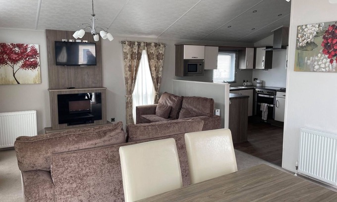 Newton Cabina | 2 Bedroom Sea Front Lodge (Honeysuckle 95, Trecco Bay)