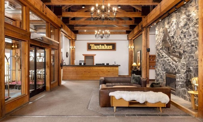 Whistler Village Apartamento | 2 bedroom suite @ the Tantalus Lodge w/ 24HR Front Desk & free parking for 1 car