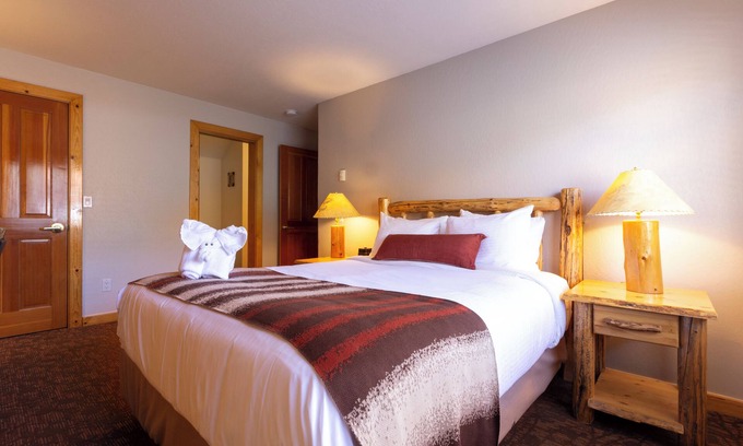 Olympic Valley Hotel | 2 Bedroom Suite | Outdoor Spa Tub | Full Kitchen | Free Parking!
