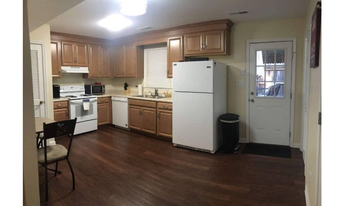 Lynchburg Casa | 2 Bedroom Townhouse Close To Liberty and Downtown! Ideal for Long term Stay!