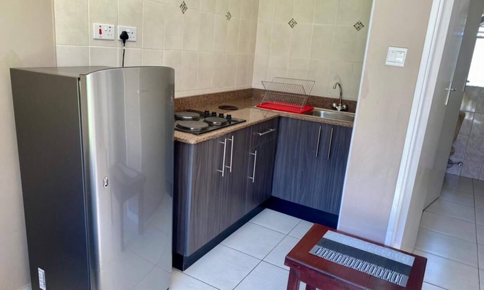 Harare Apartamento | 2 bedroomed apartment with en-suite and kitchenette - 2065