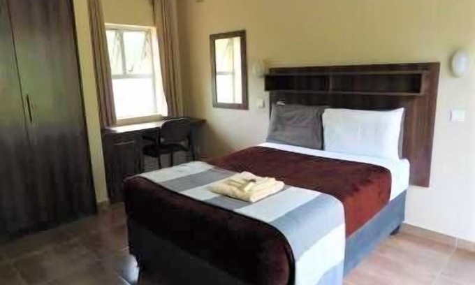 Harare Apartamento | 2 bedroomed apartment with en-suite and kitchenette - 2066