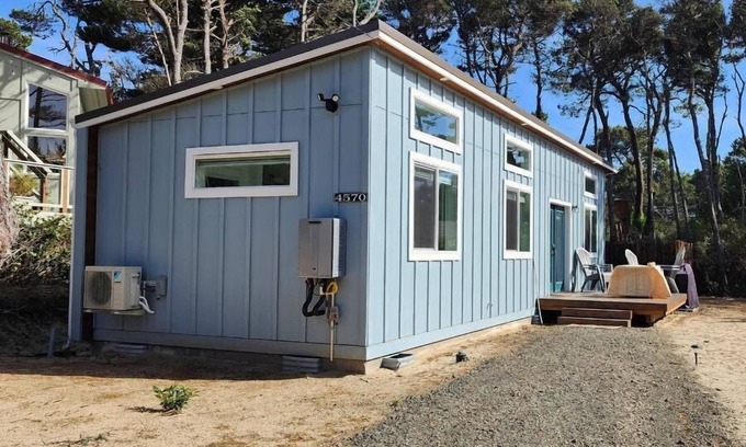 Florence Casa | 2 Bedrooms, 1 bathroom, dog friendly-Salt Water Bungalow