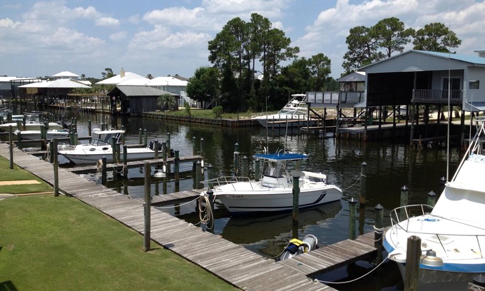 Orange Beach Condominio | 2 habitaciones, 2 Ba Slip W / barco, muelle, y la piscina (para familias) | Orange Beach, AL