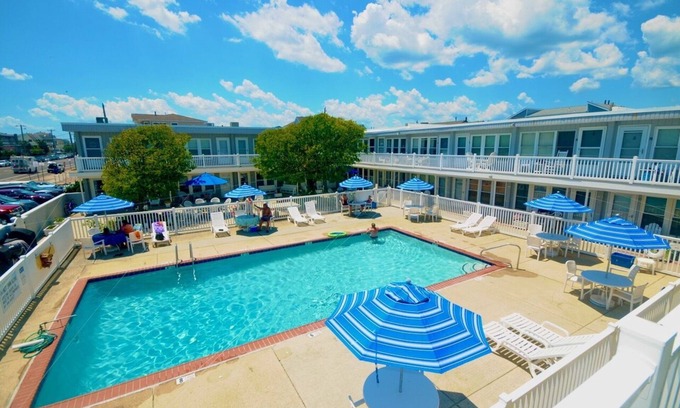 Brigantine Condominio | Condominio de 2 dormitorios con piscina frente a la hermosa playa.