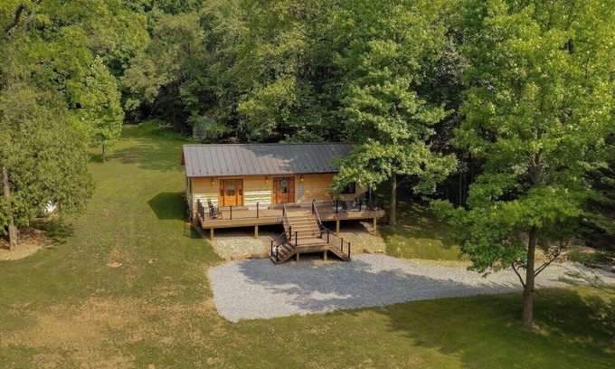 Sinking Spring Cabina | 2-BR Cabin with Outdoor Dining