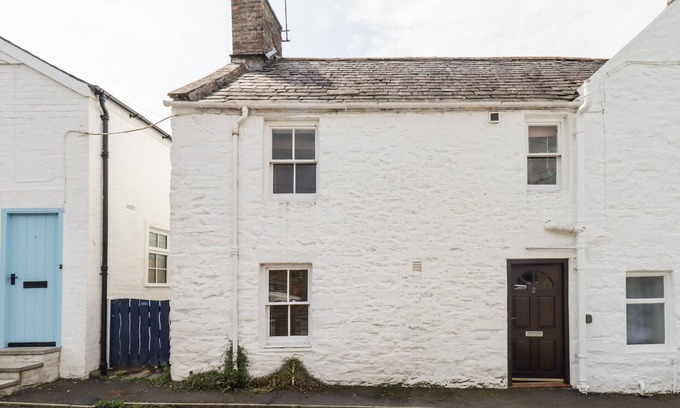 Kirkcudbright Cabaña | 2 BURNSIDE PLACE, pet friendly in Kirkcudbright