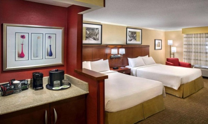 Woburn Casa | 2 Classy Units! FREE Parking, Pets Allowed, Close to USS Constitution Museum!
