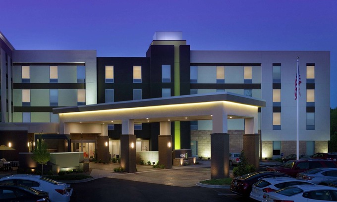 Lyndon Apartamento | 2 Connecting Suites at a Hotel
