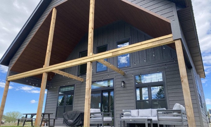 Custer Cabina | Custer's Retreat- 2 Bedroom Cabin - 2 Bedroom 2 Bath Cabin