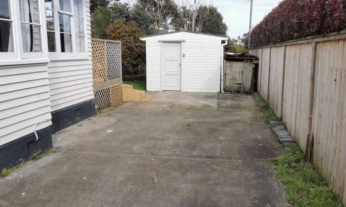 Mount Albert Casa | 2 Double Bed Garden Chalet, 14 Phyllis St, Mt Albert, Auckland
