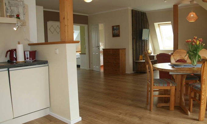 Alt Bukow Apartamento | 2) Apartamento de 3 habitaciones, primer piso, 90 m² - Landhaus Alte Schule cerca de la estación de mar Báltico Rerik