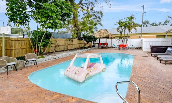 Madeira Beach Villa | 2 Viviendas! - 4 minutos a Madeira Bch - Bañera de hidromasaje - Piscina Htd