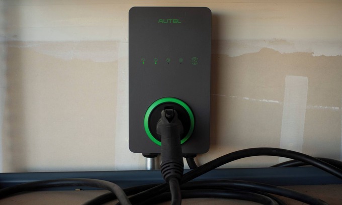 Visalia Casa | 2 king bed + queen bunk room,EV charging, outdoor lounge under string lights