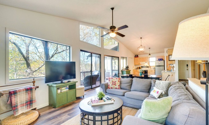 Unaka Cabina | Hiwassee Lake Cabin Near Orchards & Fall Festivals