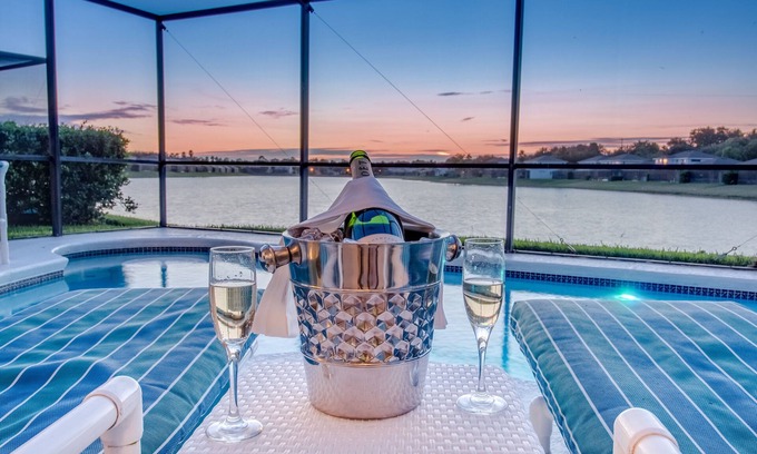 Sunset Lakes Casa | 2 Masters, jacuzzi, sala de juegos, impresionantes vistas al lago, Disney a solo 4 millas.