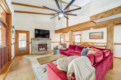 Boone Casa | 2 Mi to Appalachian State Cabin with Outdoor Spaces