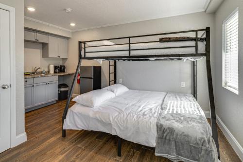 Homosassa Apartamento | 2 Mi to Chassahowitzka River! Cozy Resort Studio