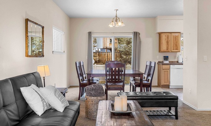 Larkspur Casa | 2 Mi to Downtown: Bend Getaway w/ Patio!